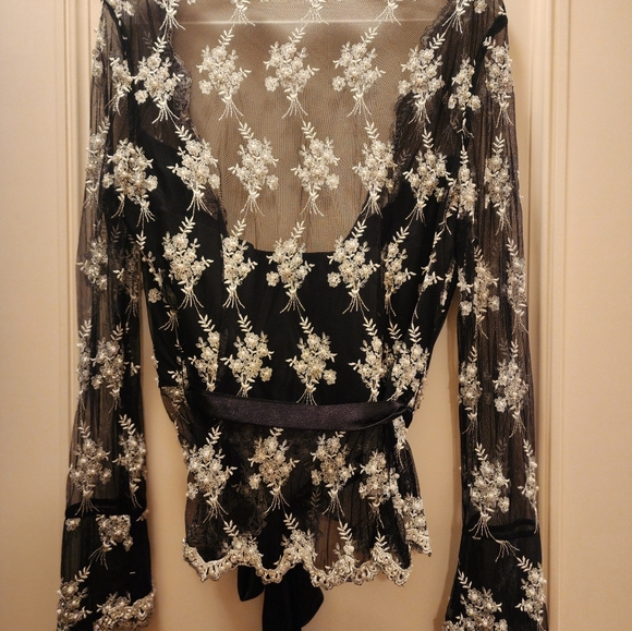 NWT Vie top - Picture 3 of 4